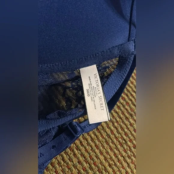 Victoria's Secret Navy Push up Bra - Picture 4 of 4